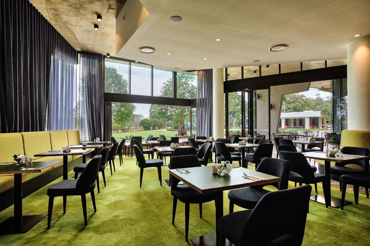 Eatons Hill Hotel Brisbane Exterior foto