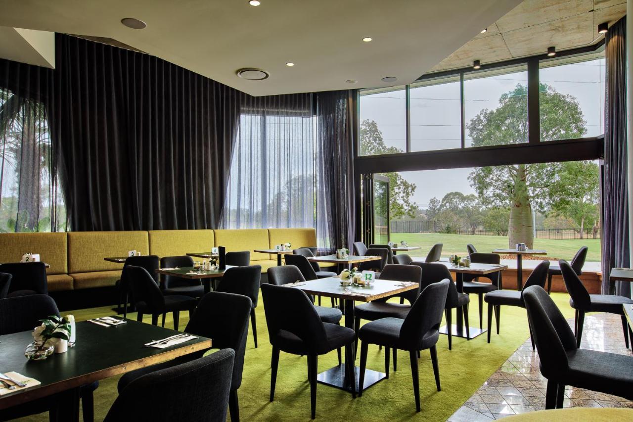 Eatons Hill Hotel Brisbane Exterior foto