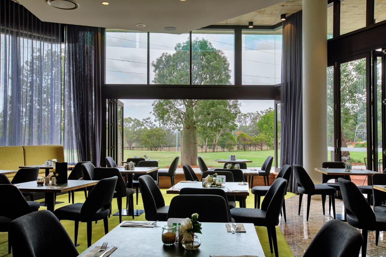 Eatons Hill Hotel Brisbane Exterior foto